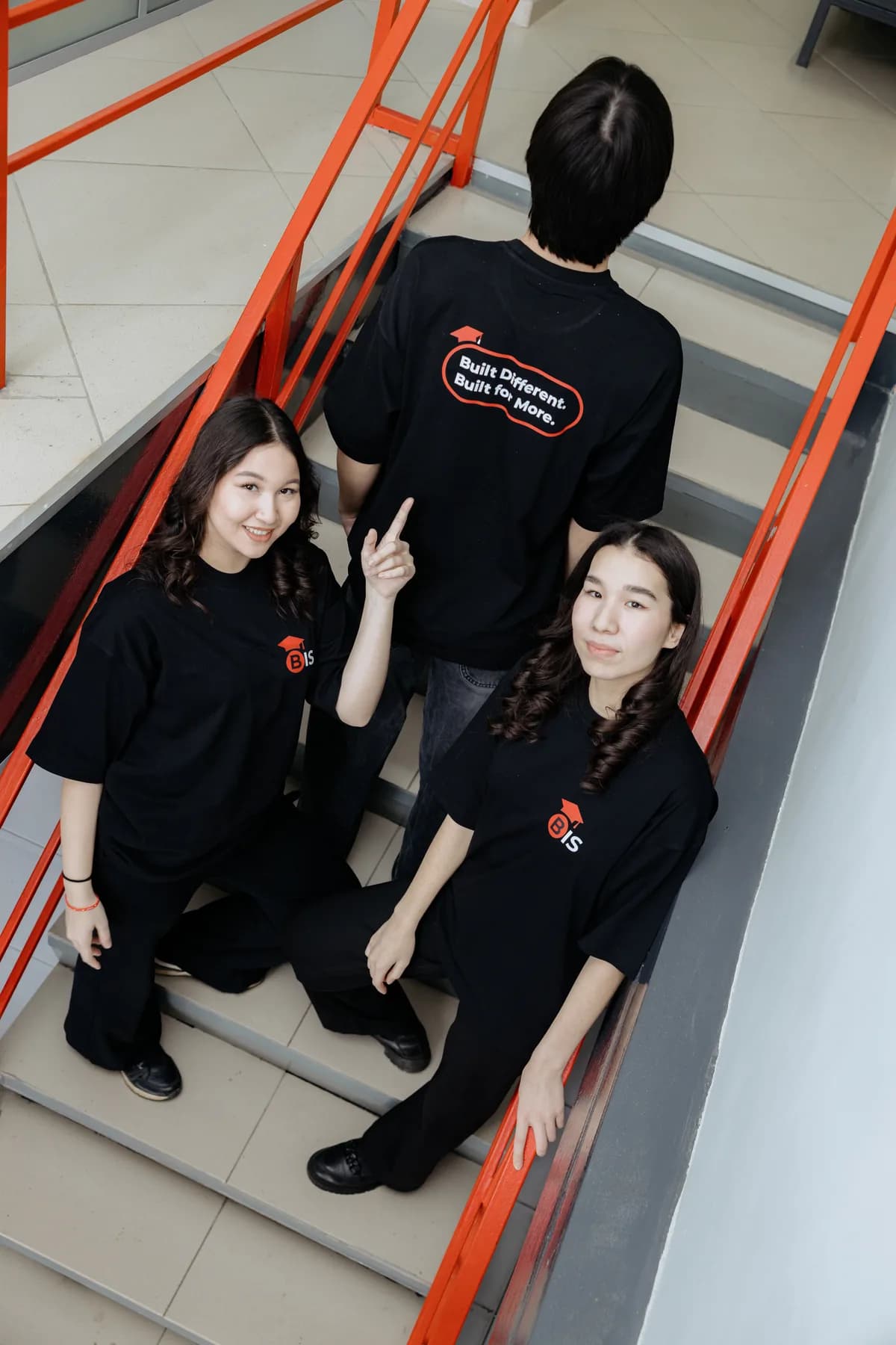 Ученики BILIM International Study Centre в центре в Атырау